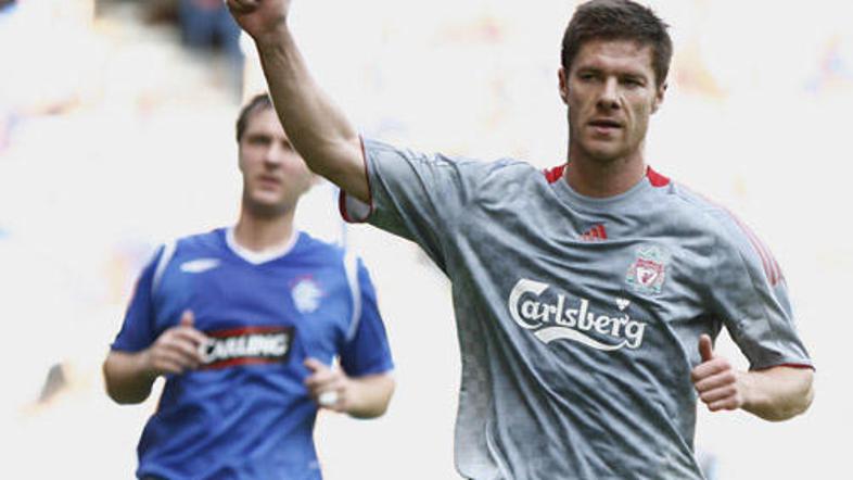 Xabi Alonso bo naslednja štiri leta nosil dres Reala.