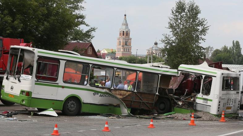 nesreča, Moskva, avtobus, tovornjak 