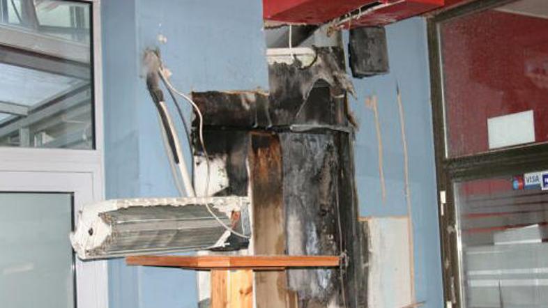 Ogenj ni ogrožal študentov in zaposlenih na fakulteti.