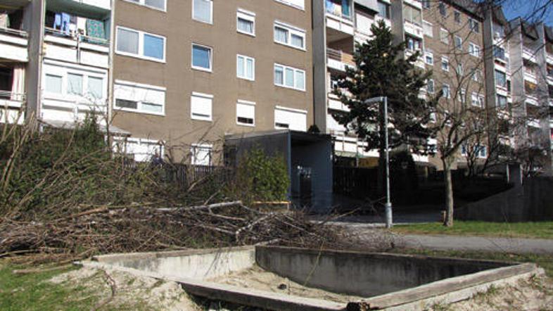 Peskovnik na Gubčevi ne daje videza, da bi služil igri. Podobnih na Planini je š