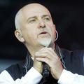 Peter Gabriel podpira projekte, ki so usmerjeni v širjenje mobilnih telefonov v 