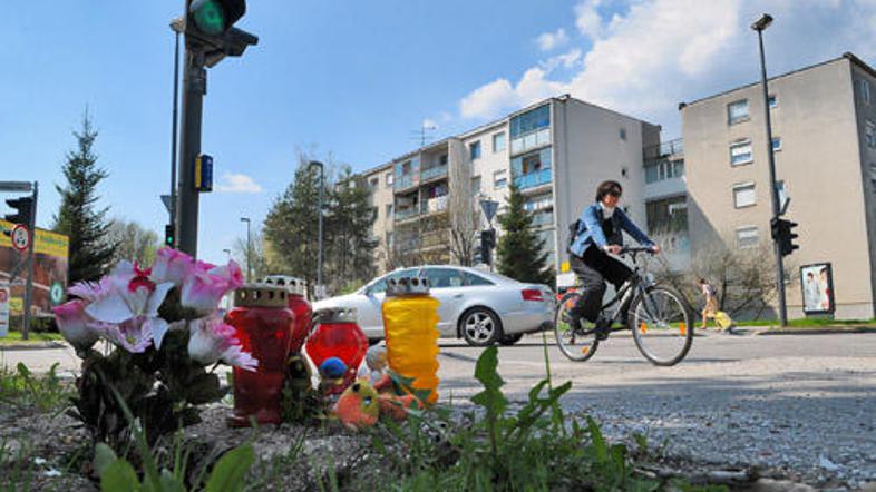 Na križišču pred Intersparom je tovornjak šolarko usodno zbil 18. septembra. Na 