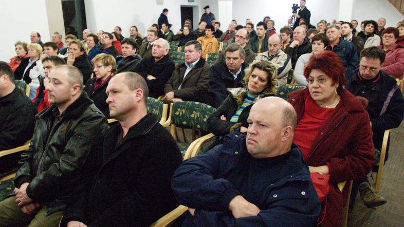 Renčani zahtevajo višjo odškodnino in seznanitev s potekom trase.