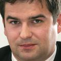 Predsednik uprave Kapitalske družbe (Kad) Uroš Rožič je okoli 11.30 vstopil v vl