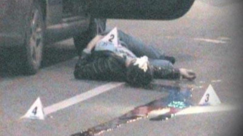 Priče zatrjujejo, da moška nista bila oborožena in da se aretaciji nista upirala