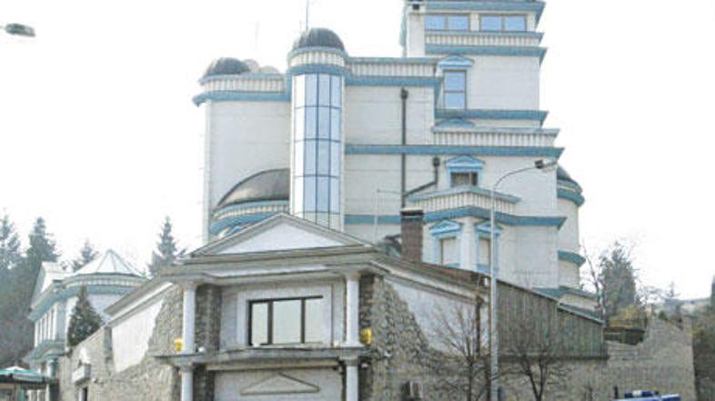 Na Cecinem posestvu se odvija prava drama.