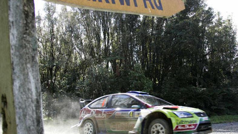 Jari-Matti Latvala se je z izvrstnimi vožnjami zavihtel iz četrtega na prvo mest