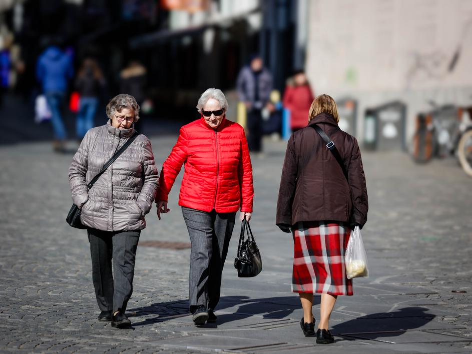 starejši, upokojenci