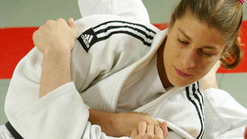 Raša Sraka se v Slovenijo znova vrača s kolajno. Tokrat se ji bo okoli vratu ble