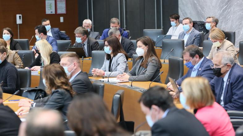 poslanci državni zbor