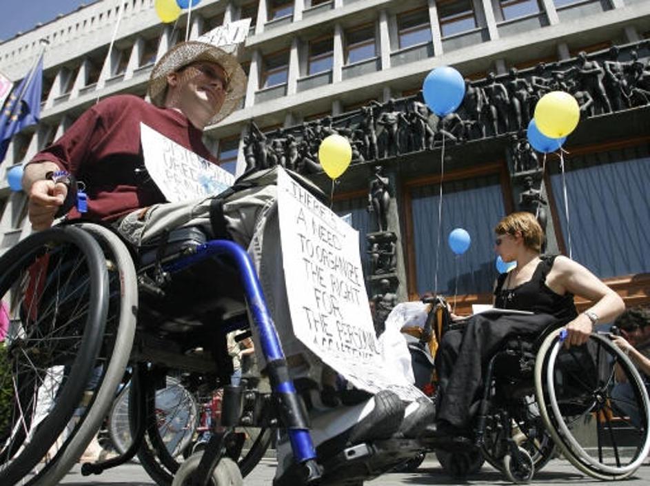 Predstavniki društva so svoj predlog predali predstavniku predsednika republike,