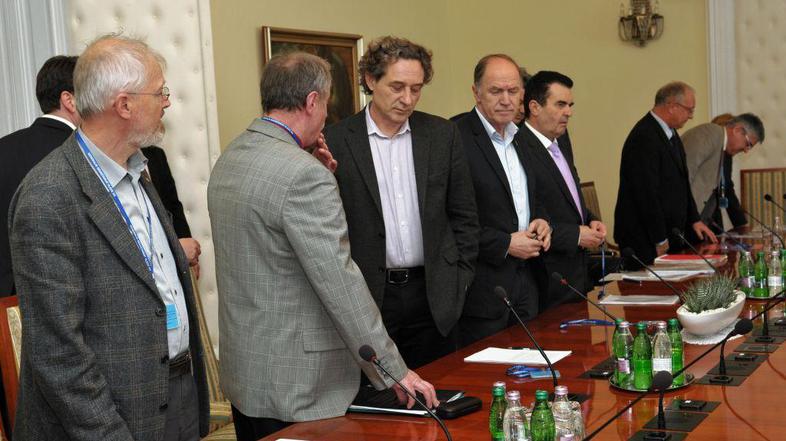 Sindikati menijo, da je tudi 43 oziroma 41 let delovne dobe preveč za polno poko