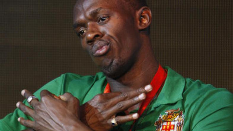 Usain Bolt se je odzval vabilu in se v dobrodelne namene preizkusil v kriketu. ©