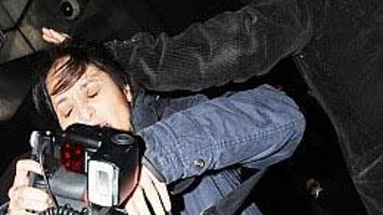 Fotografinja jih je dobila po glavi.