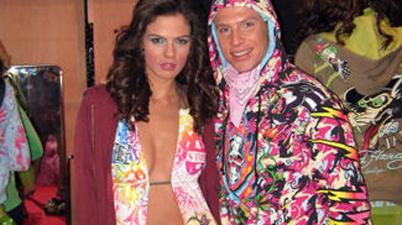 Sabina in Erik sta dobra prijatelja.