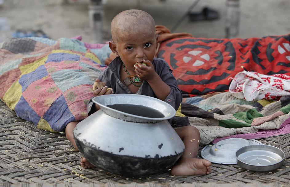 Pakistan, poplave, ljudje, hrana