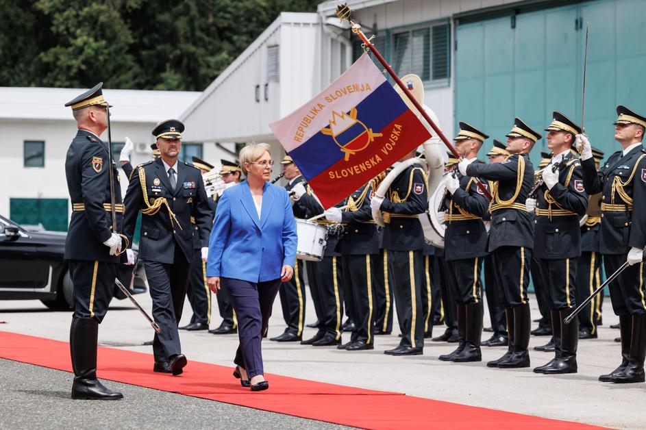 Brnik, kontrola zračnega letenja, predsednica