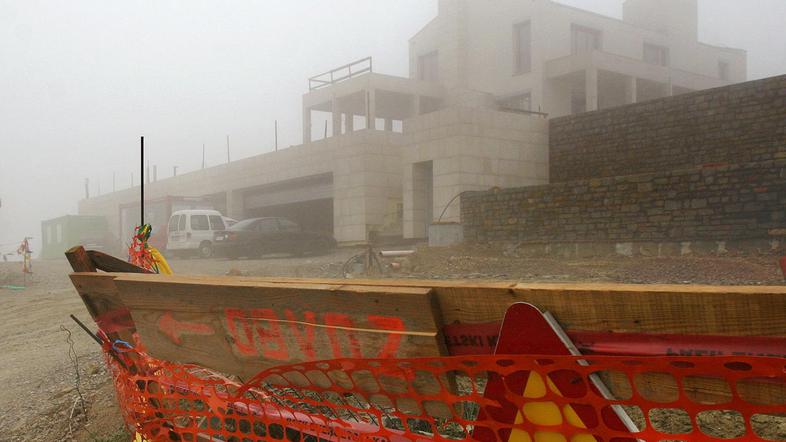 O luksuznem objektu Bužekijan se je nabralo veliko govoric o nepravilnostih. (Fo