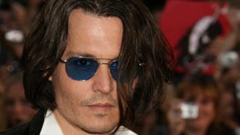 Johnny Depp bo po vsej verjetnosti zamenjal Pitta.