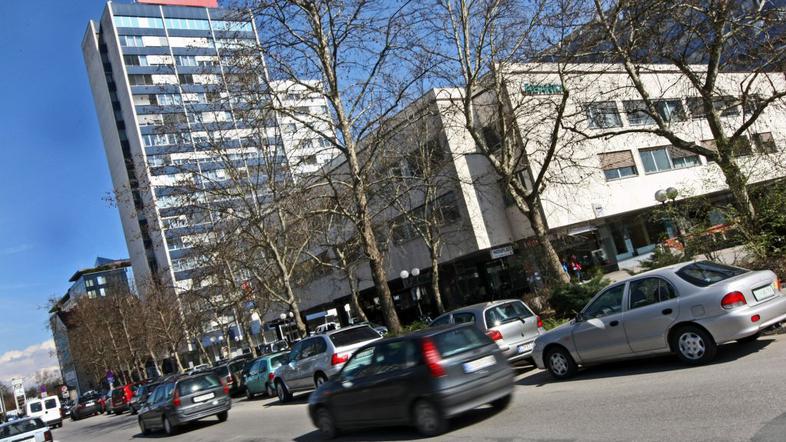 Poslovna stavba Petrola.