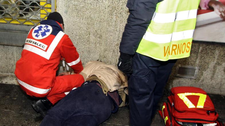 Reševalci so imeli ponoči zelo veliko dela. (Foto: Benjamin Kovač)