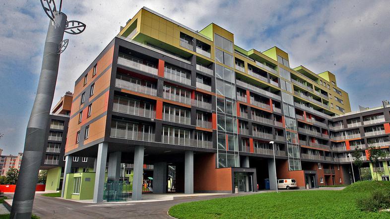 Neprofitno najemno stanovanje je mogoče dobiti le prek javnega razpisa, opozarja