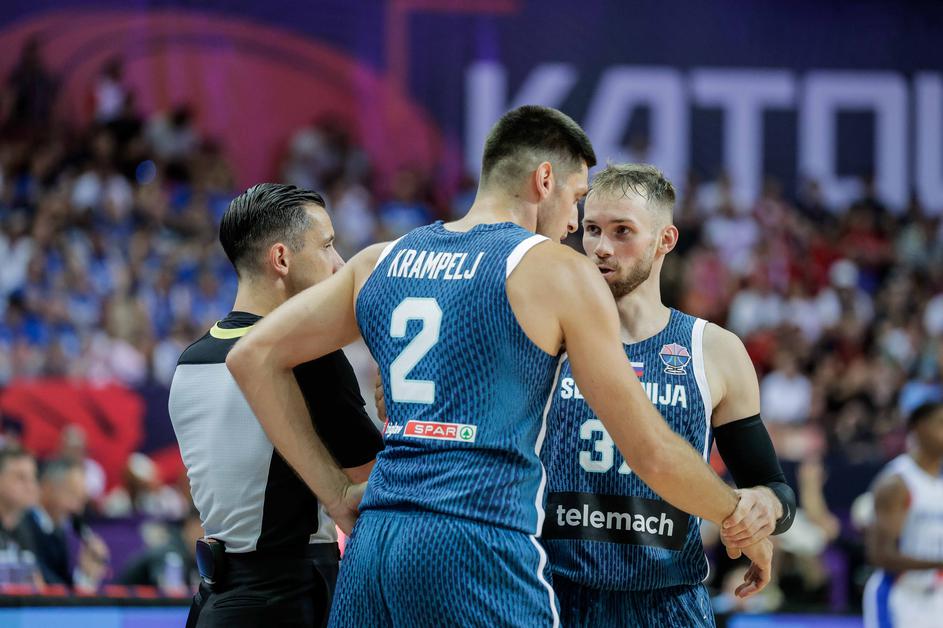 eurobasket 2025 francija slovenija, martin krampelj, leon stergar