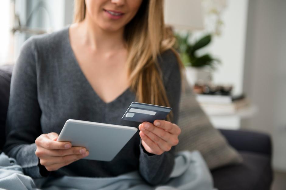 Spletno nakupovanje, spletni nakup, splet, nakupovanje, šoping, kreditna kartica | Avtor: Profimedia