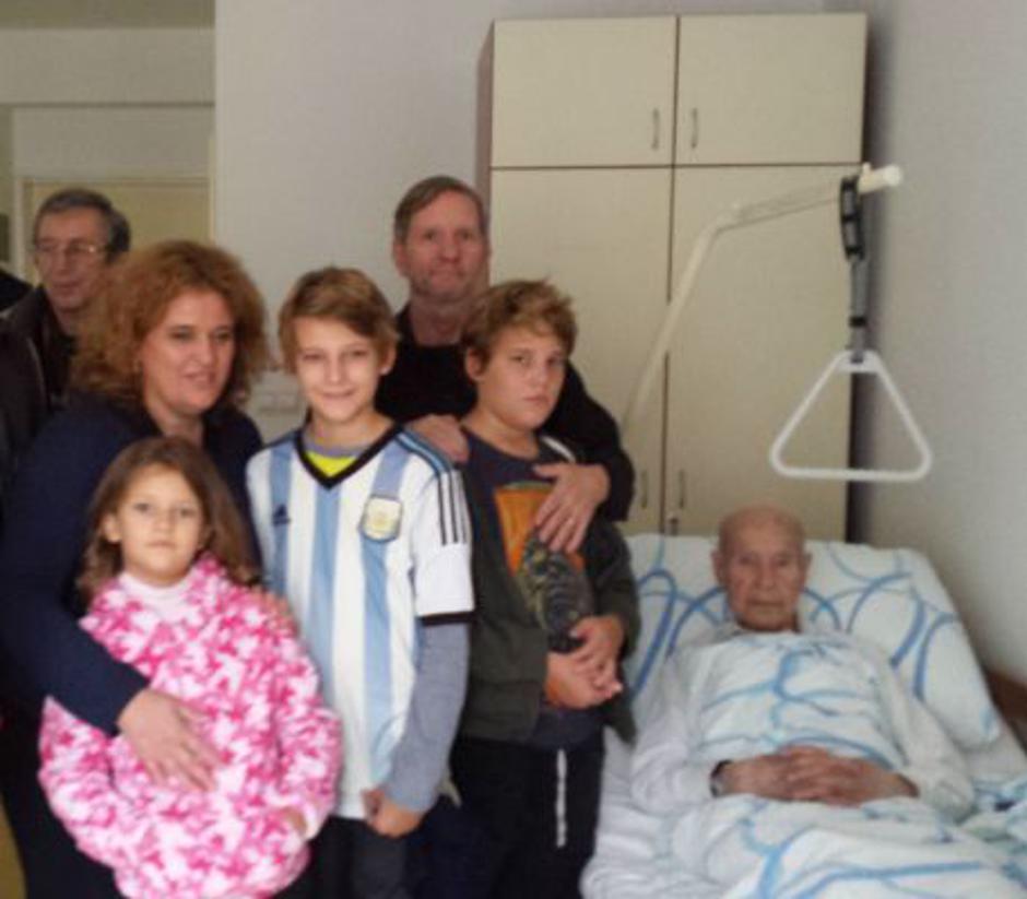 Papeževa nečakinja Maria Inés Narvaja in škof Jožef Smej | Avtor: Andrej Lampret/Družina