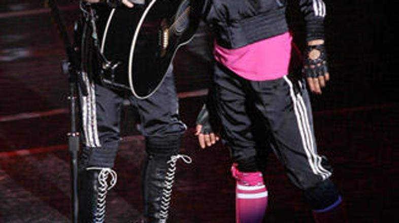 madonna_fly_080508