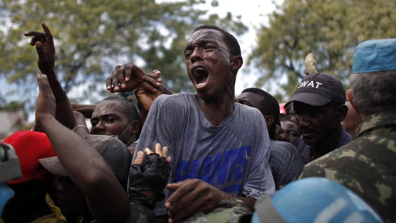 Zaradi domnevnih nepravilnosti na volitvah so na Haitiju že izbruhnili protesti.