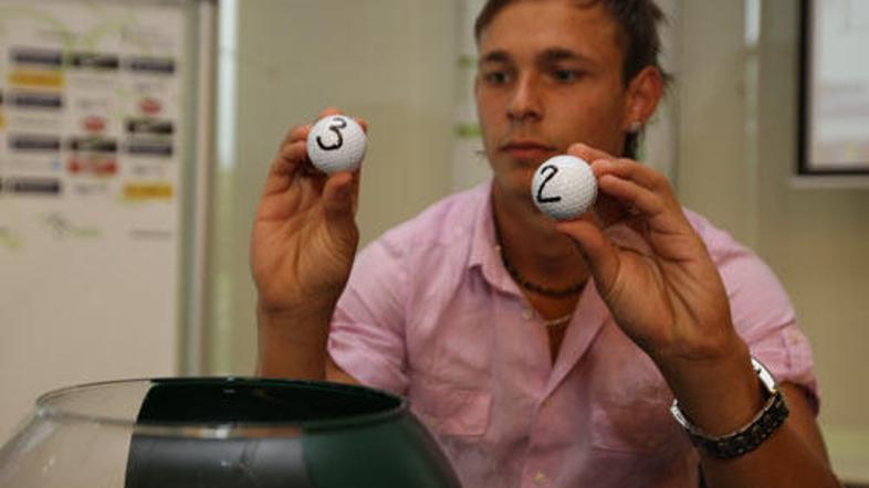 Takole je mladi reprezentant Rajko Rep na Brdu pri Kranju opravil žreb.