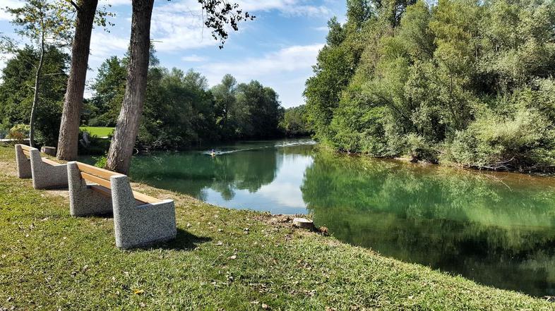 Reka Sora v Goričanah, naravno kopališče, Medvode