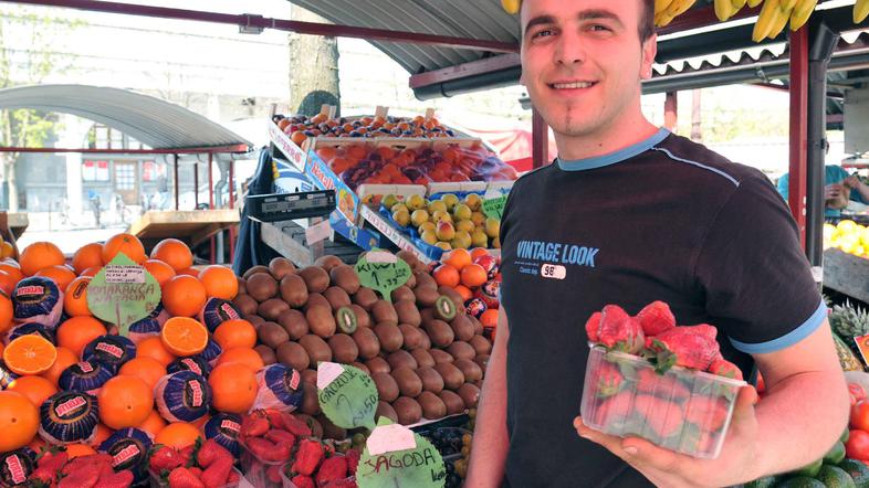Nedžad Aldžić, prodajalec sadja na ljubljanski tržnici, finančno krizo opazi.