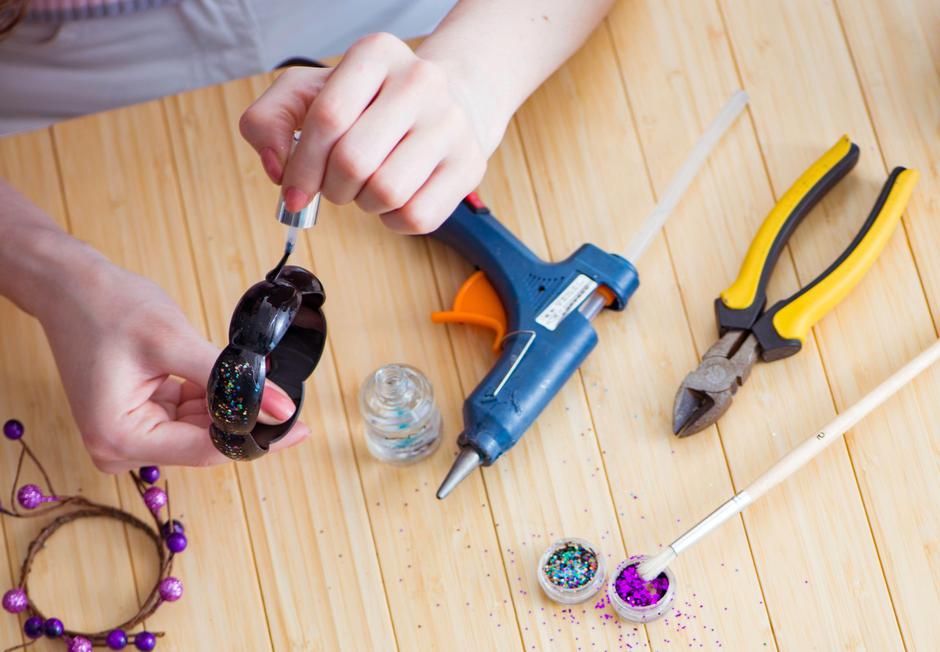 Izdelava zapestnic doma | Avtor: Profimedia