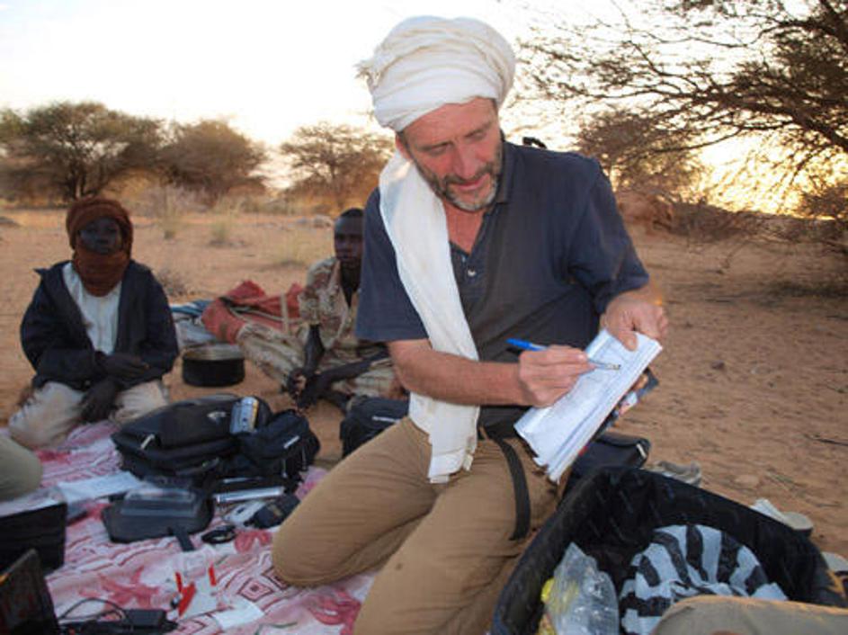 Tomo Križnar je v Darfurju mlade učil uporabljati tehnično opremo, da bi lahko s