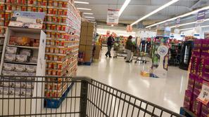 trgovina voziček police konzerva