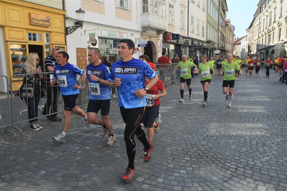 Če želite visokoresolucijsko fotografijo, nam pošljite elektronsko sporočilo na 