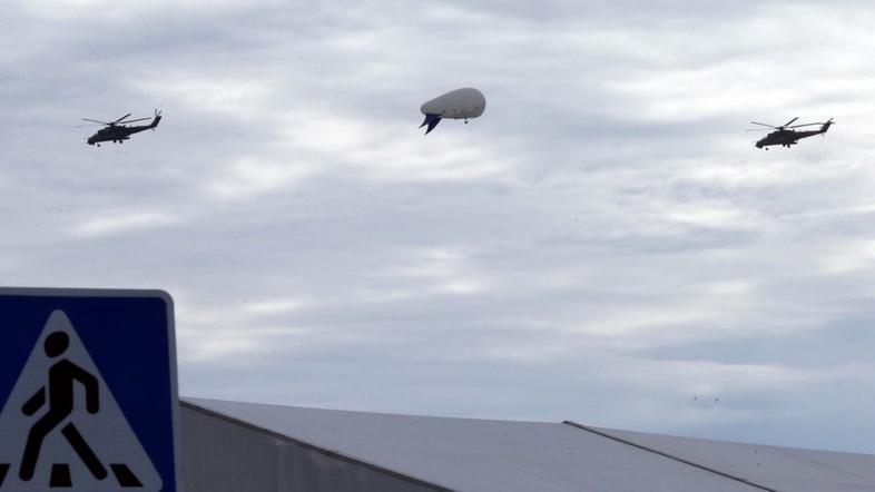 Soči olimpijske igre OI vojska helikopter prelet olimpijska vas