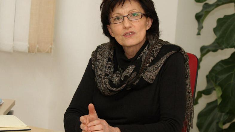 “Kako lahko starša s 453,60 evra dohodka kupita čokolado svojemu otroku?” se spr