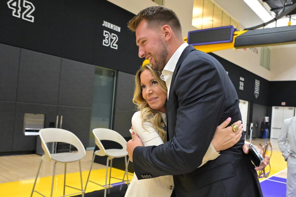 Jeanie Buss in Luka Dončić | Avtor: Profimedia