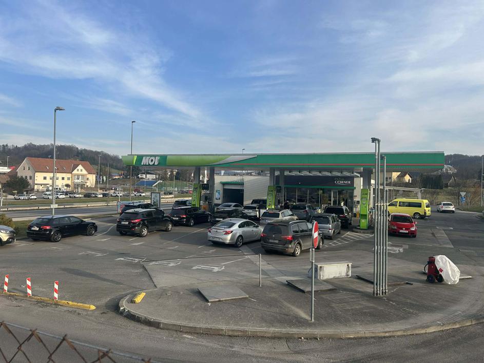 Gneča na bencinski črpalki Šentilj