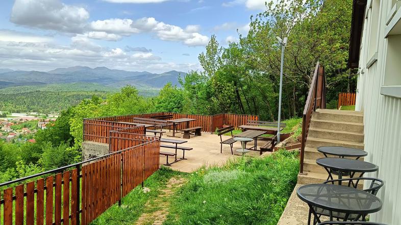 Koča Mladika (Postojna)