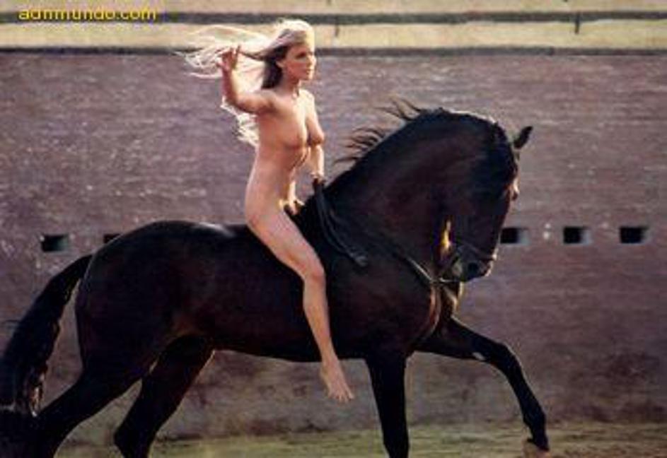 Tole je Bo Derek. Od nekdaj je bila na konju.