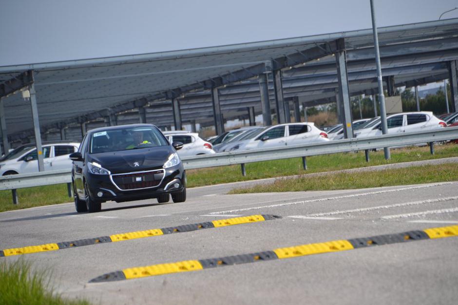 PSA tovarna v Trnavi | Avtor: Gregor Prebil