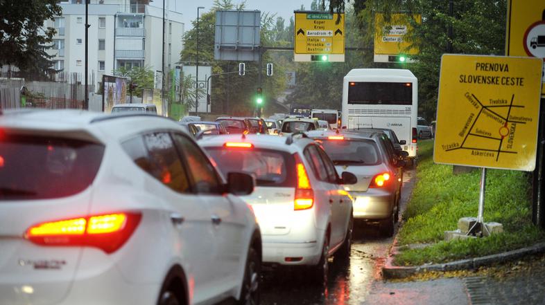 ljubljana 11.10.13, promet, jutranji promet, gneca, avtobus, avto, Dolenjska ces