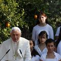 "Katoliška cerkev čuti globoko sočutje z žrtvami, ki se jih tu spominjamo," je d