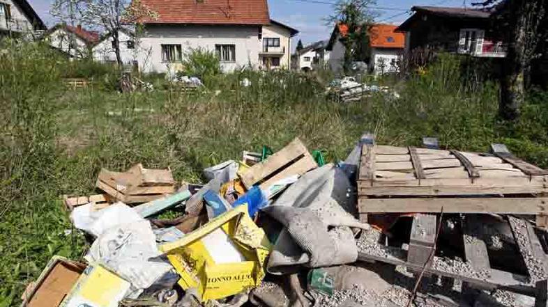 Lastnik je obljubil, da bo počistil odpadke, je povedala glavna mestna inšpektor