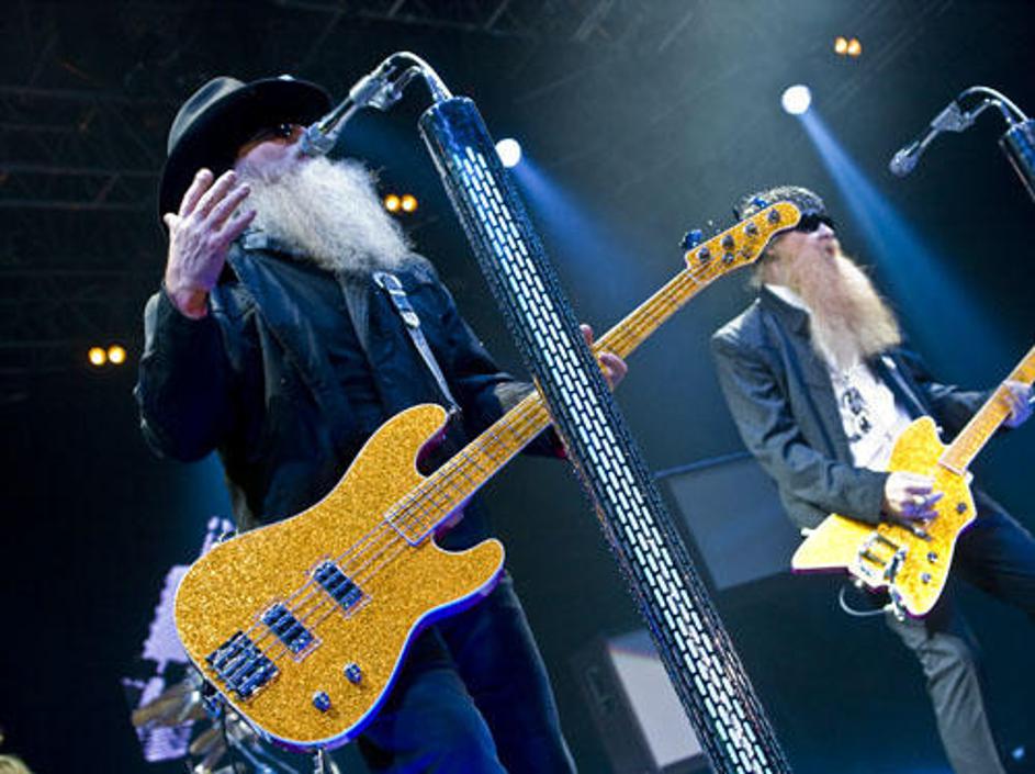 Hill (levo) in Gibbons (desno) - dve metrski bradi.