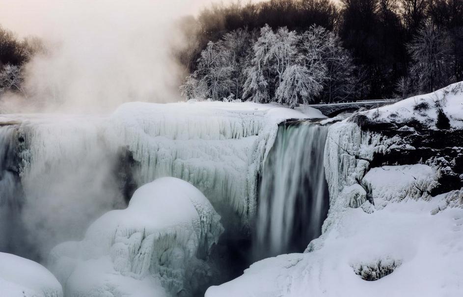 Zamrznjeni Niagarski slapovi 